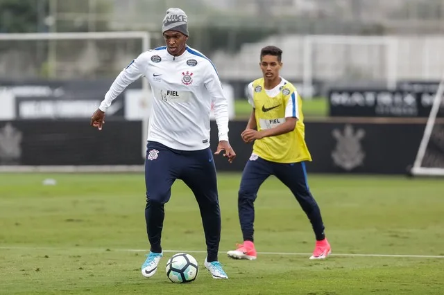 Dois jogos, dois gols: Jô tenta manter média por artilharia inédita no Corinthians