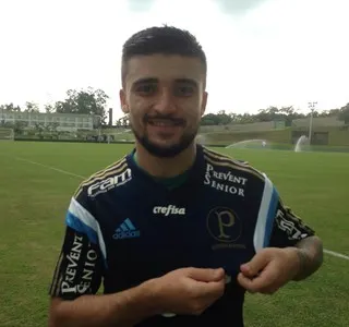 Renovado e torcedor em campo, Victor Luís volta ao Palmeiras