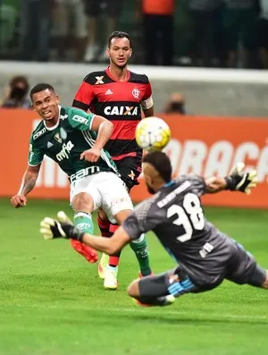 Gabriel Jesus comemora gol com fisioterapeutas: 