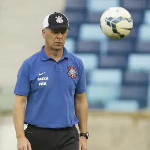 Mano vê Pacaembu familiar, mas ignora tabu a favor do Corinthians