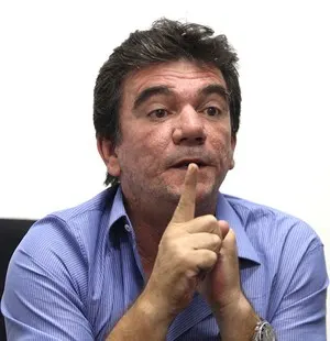 Andrés pede 