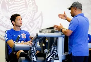 Anderson Martins deve desfalcar o Corinthians contra o Palmeiras