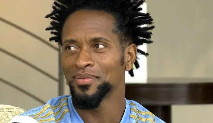 Aos 41 anos, Zé Roberto faz jogo duro e não revela se pendura as chuteiras