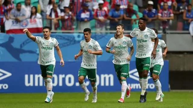 Na Bahia, Palmeiras vence, convence e mantém evolução com Cuca