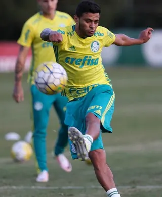 Autor do gol da vitória, Cleiton Xavier destaca 'trabalho inteligente' e elogia Cuca