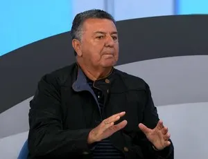 Arnaldo critica tentativa da CBF de usar vídeo em jogos: “É ridículo”