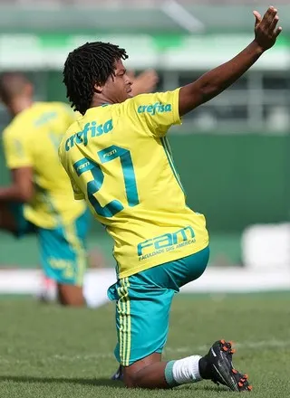 Clássico com time misto esquenta concorrência no ataque do Palmeiras