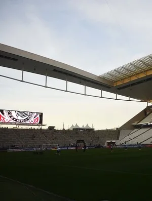 Com dívida e sem Libertadores, Timão tem desafio: encher a arena em 2017