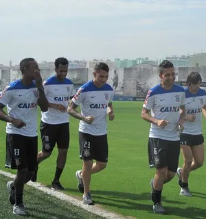 Elenco do Corinthians passa confiança a Petros, que será julgado pelo STJD