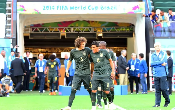 [COPA 2014] A 24 horas da abertura, Seleção treina no palco da estreia com 3º uniforme