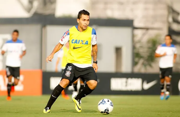 Após explicar origem do nome, Petros vira Petrônio no Corinthians