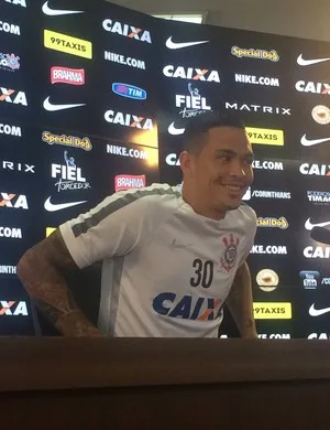 Luciano comemora apoio de Love após gol em clássico: 