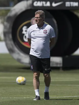 Com elenco cheio, Oswaldo repete Corinthians em treino; veja escalação