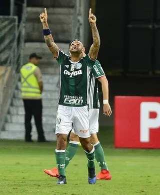 Palmeiras é o time a ser batido em 2017? Felipe Melo não tem dúvida