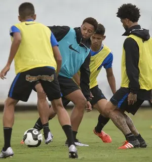 Reservas do Corinthians treinam e podem pegar o Linense; Giovanni trata