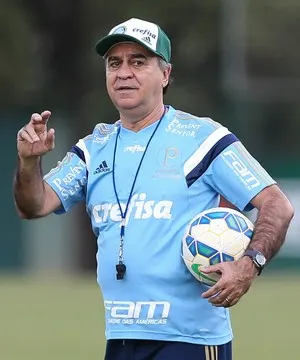 Marcelo Oliveira vê Palmeiras na briga, mas cobra melhora fora de casa 