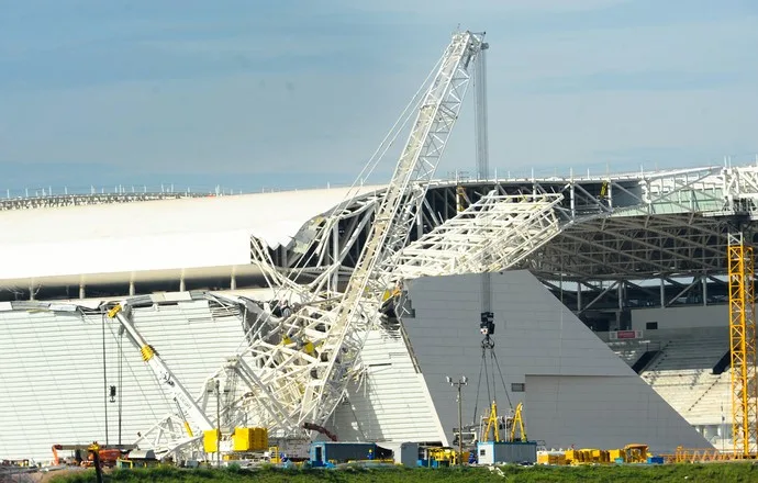 Solo provocou queda de guindaste na Arena Corinthians, diz laudo