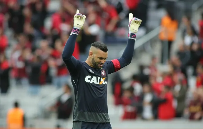 Prass, Weverton e Danilo Fernandes concorrem pela defesa mais bonita