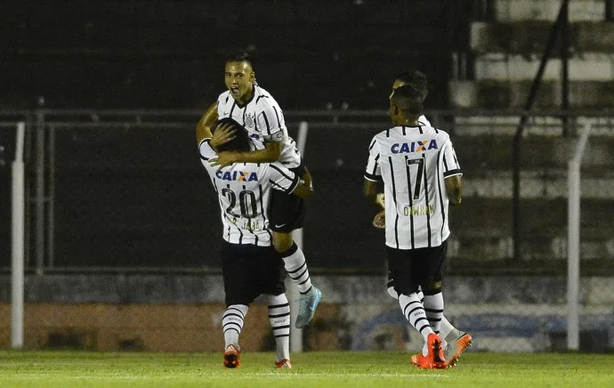 Corinthians goleia Ituano e enfrenta Cruzeiro na semifinal da Copinha