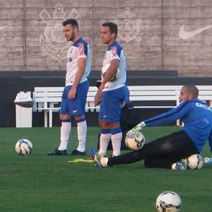 Mano fecha parte de treino e não divulga equipe que enfrenta o Bahia