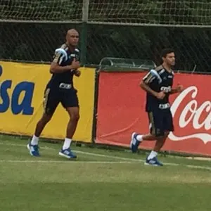 Moisés inicia recuperação no Verdão; Cleiton Xavier corre no campo