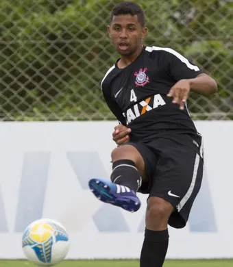 Bragantino anuncia zagueiro Rodrigo Sam, do Corinthians, para a Série B