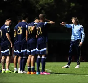 Sem repetir time, Gareca tem dificuldade para encontrar padrão