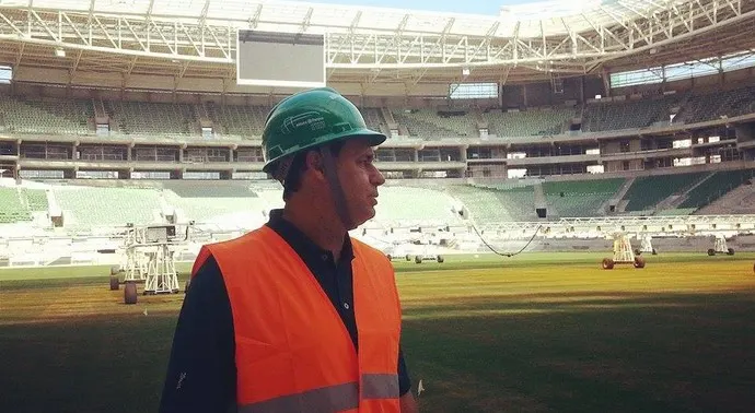 Evair visita estádio do Palmeiras e brinca: 