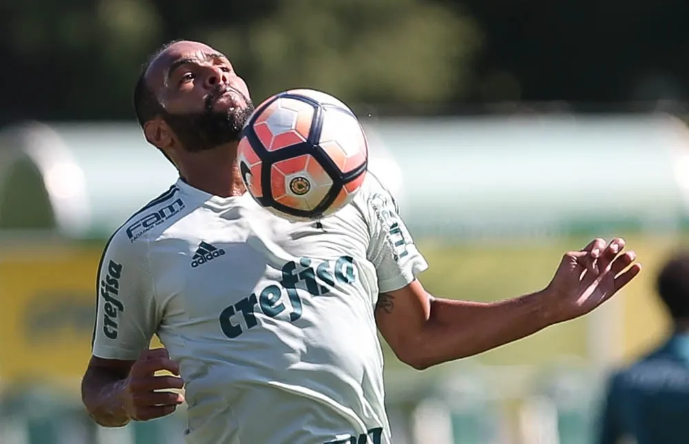  Coritiba faz proposta por atacante Alecsandro, do Palmeiras