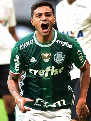 Cleiton Xavier comemora retomada no Palmeiras