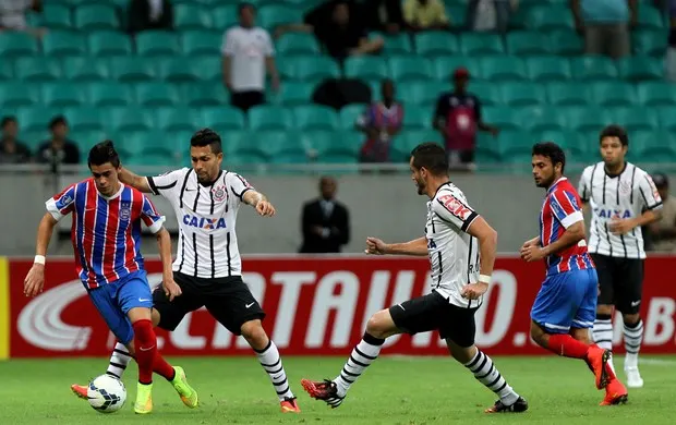 Bahia vence com gol contra bizarro, mas Corinthians avança às oitavas