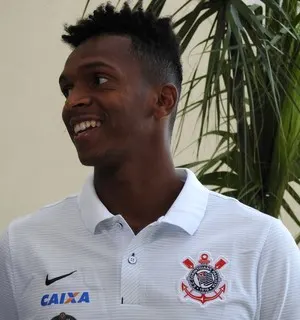 De volta ao Timão, Jô aceita o peso da responsabilidade na busca pelos gols