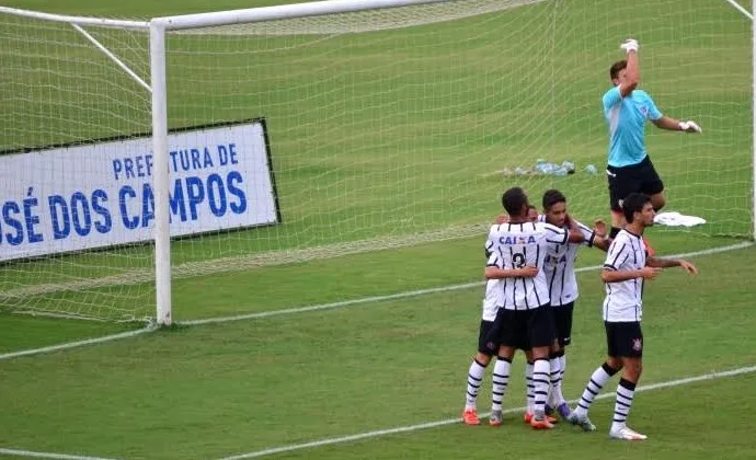 Gabriel decide, e Corinthians bate São Paulo pelas quartas do Paulista Sub-20