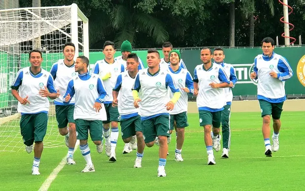 Palmeiras faz treino secreto e não tem formação definida para sábado