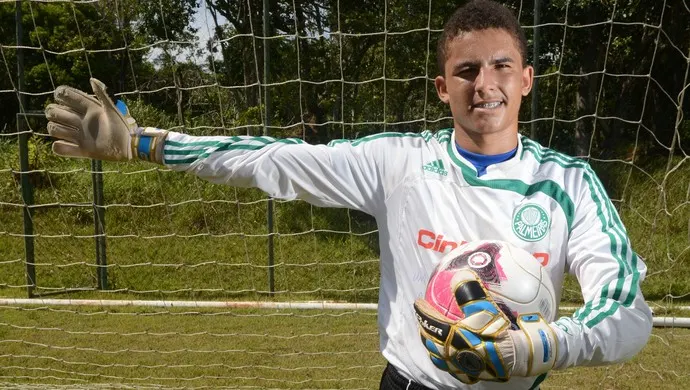 Destaque na Copa A Gazetinha 2014, goleiro acerta com o Palmeiras