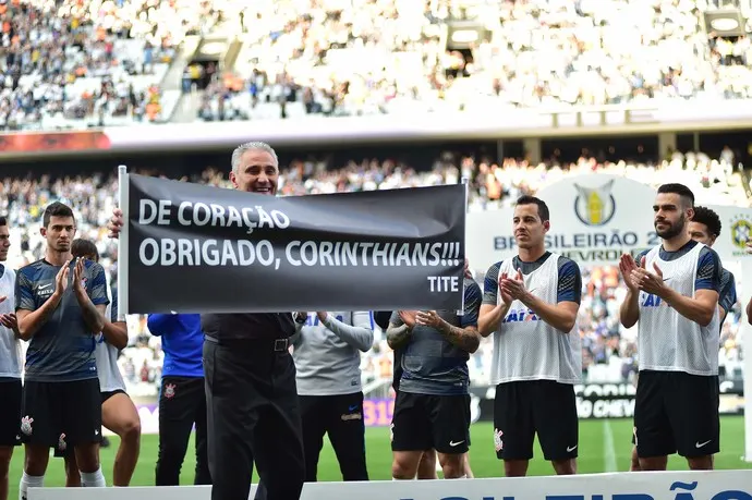 Com festa para Tite e aos olhos de Cristovão, Timão despacha o Botafogo