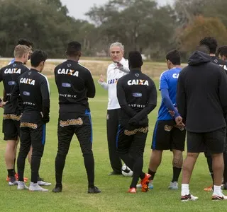 Animado e apressado: Tite elogia Corinthians, mas espera reforços