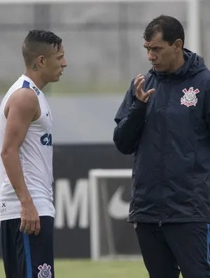 Corinthians tem novo titular na lateral esquerda: sai Moisés, entra Arana