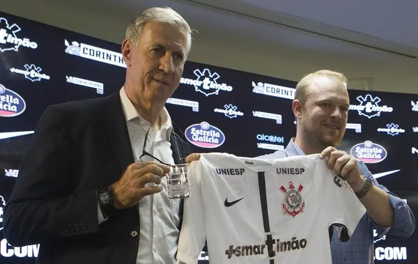 Corinthians apresenta parceria pioneira com operadora telefônica