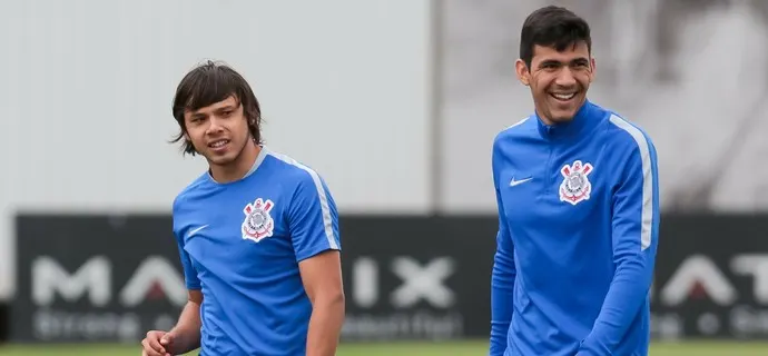 Paraguaios se ajudam no Corinthians e veem resultado com gols em campo