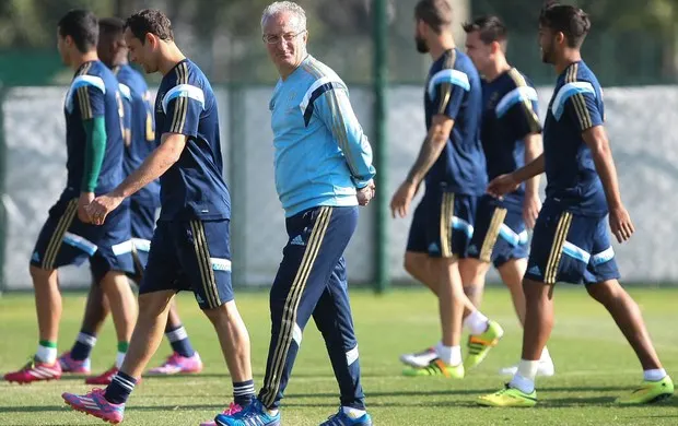 Dorival Júnior nega racha entre argentinos e brasileiros no Palmeiras