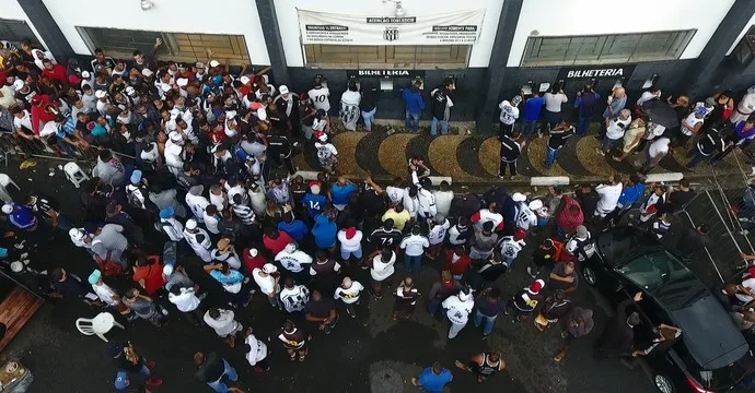 Em sete horas, torcida da Ponte acaba com ingressos para a final do Paulistão 