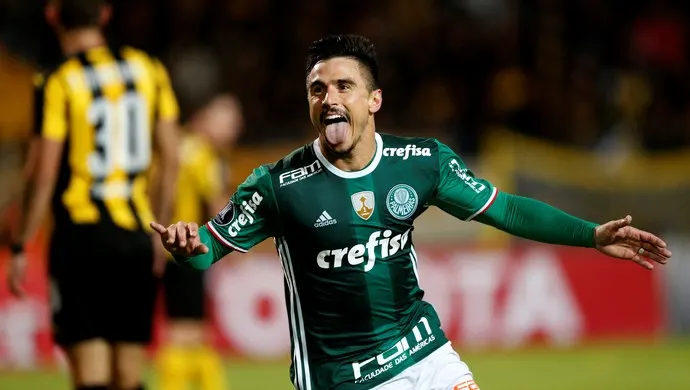 Willian diz que elenco do Palmeiras é espetacular, mas descarta favoritismo