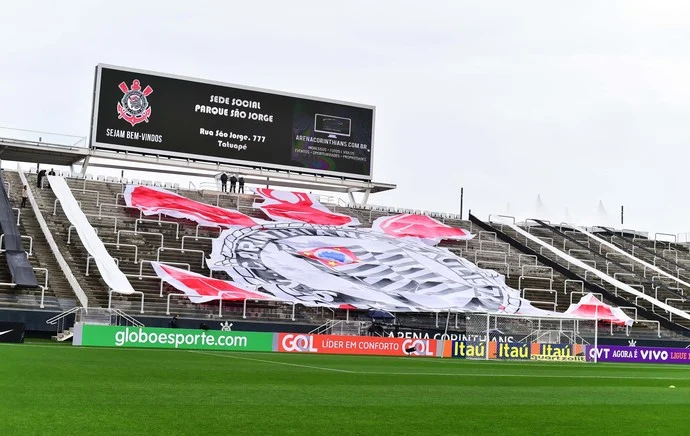 Contra o Atlético-MG, Corinthians tenta reconquistar público na arena