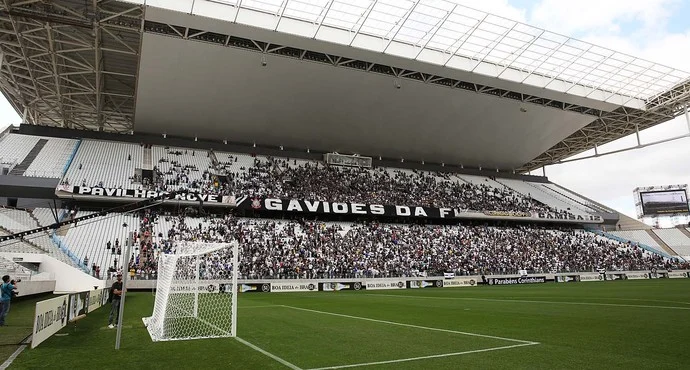 Sem provisórias, com visitantes: Arena Timão não terá casa cheia na estreia