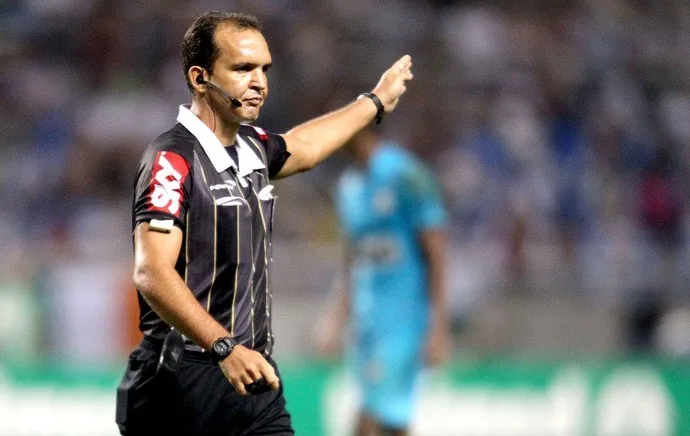 Grêmio lembra erro de árbitro em jogo com Timão em 2011 e reforça atenção