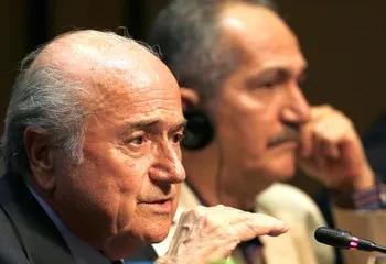 [COPA 2014] Fifa se recusa a falar de greves em SP; Rebelo e Blatter ficam em saia-justa