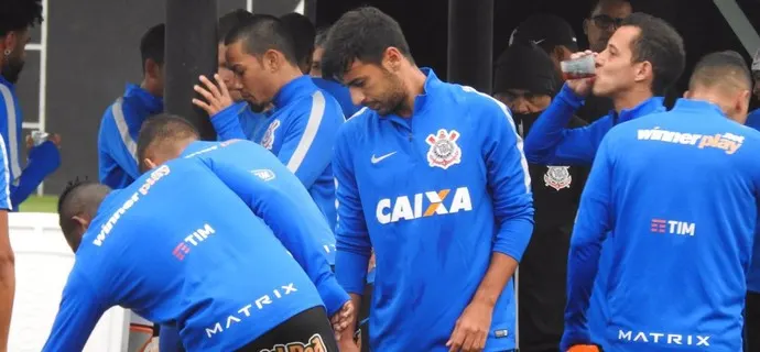 Antes de assinar, Camacho faz primeiro treino pelo Corinthians