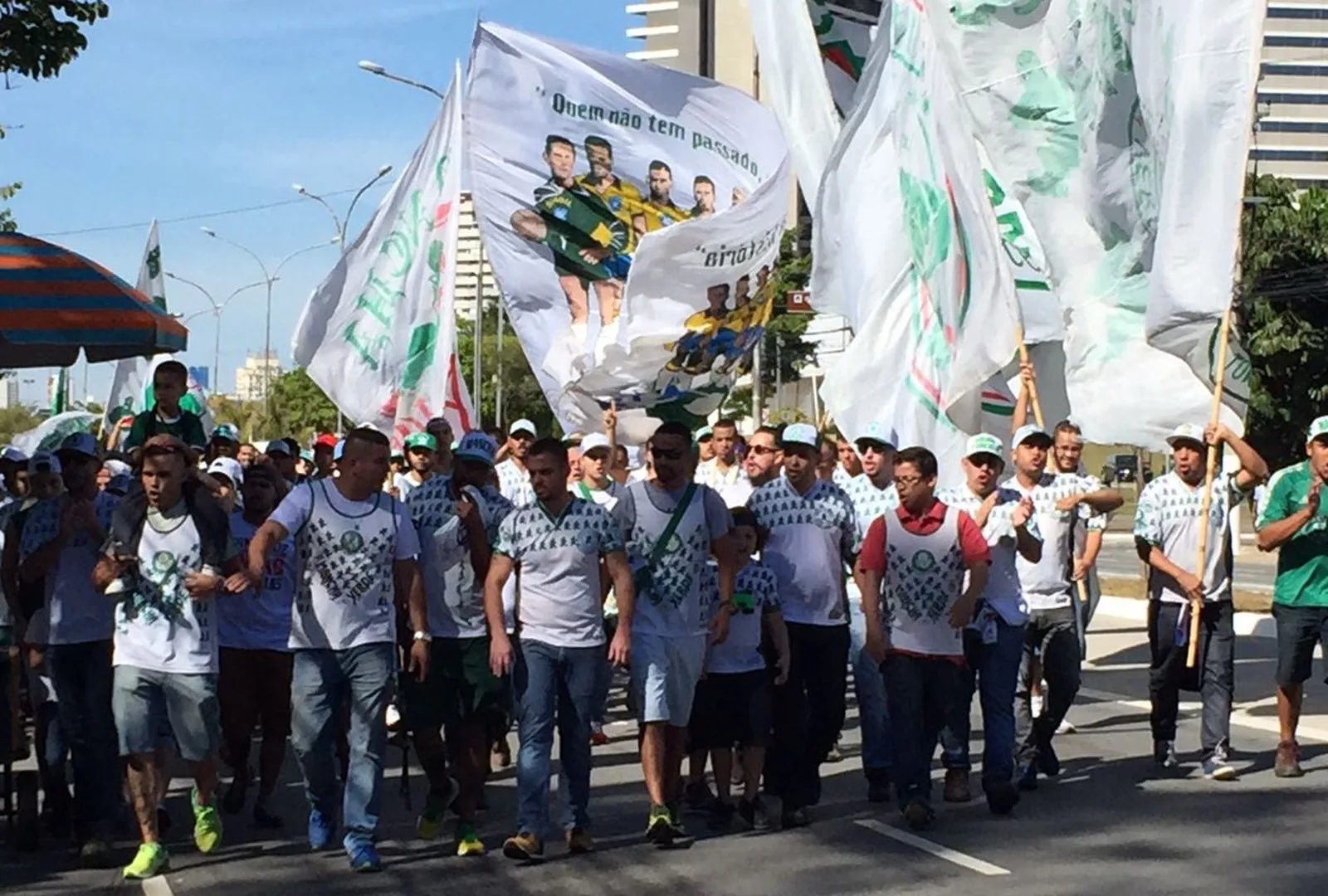 Organizada do Palmeiras protesta no CT e promove coletiva de imprensa