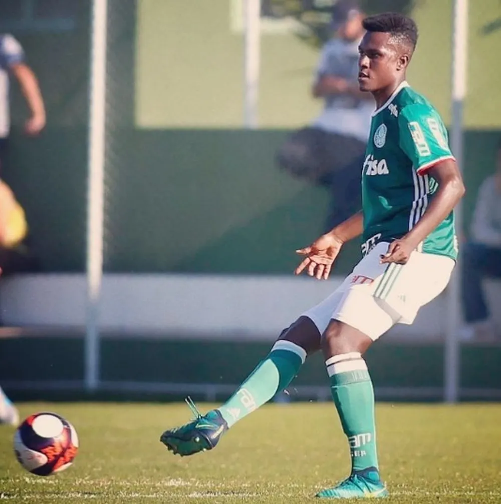  Destaque no Palmeiras sub-20, zagueiro recebe proposta de clube italiano